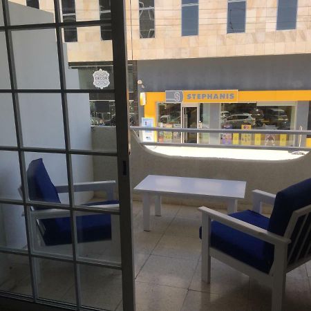 Modern Apartment In Paphos Town Centre Exterior photo