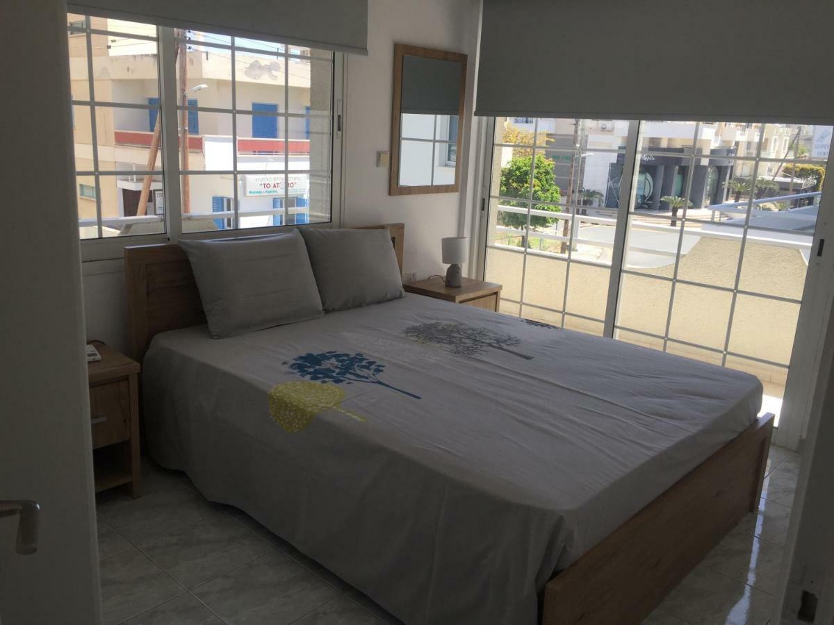 Modern Apartment In Paphos Town Centre Exterior photo
