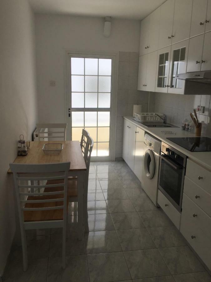 Modern Apartment In Paphos Town Centre Exterior photo
