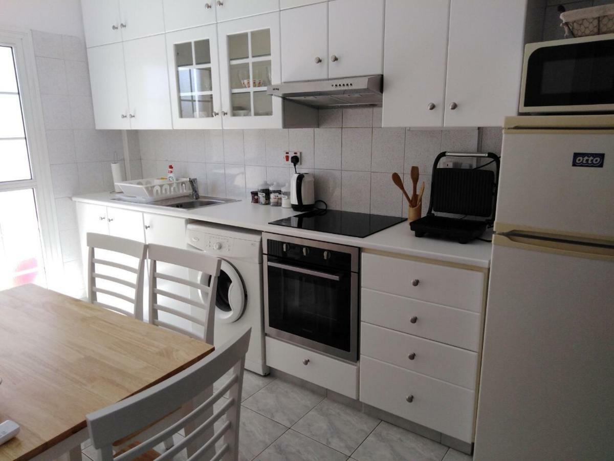 Modern Apartment In Paphos Town Centre Exterior photo