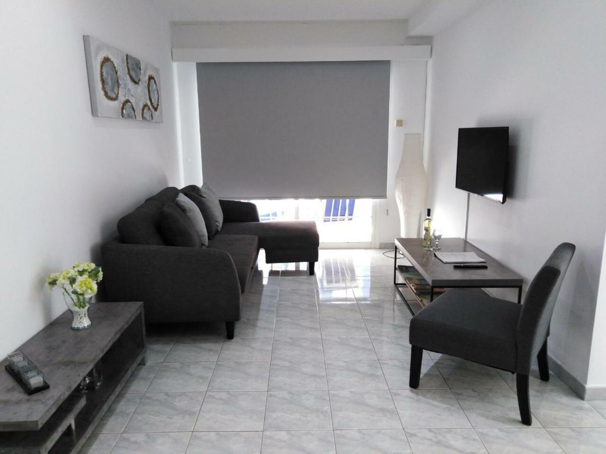 Modern Apartment In Paphos Town Centre Exterior photo