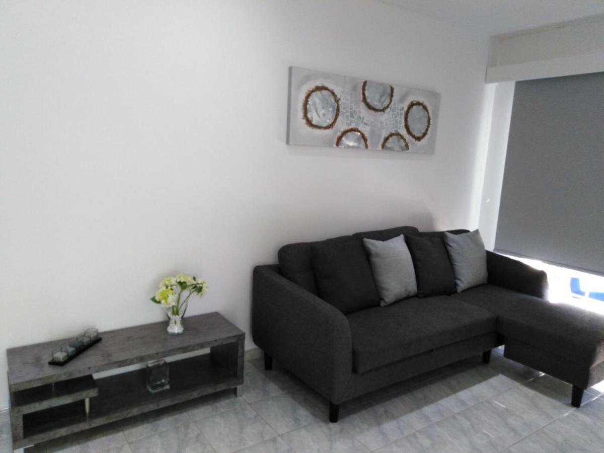 Modern Apartment In Paphos Town Centre Exterior photo